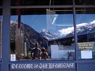 Schon vom Besucherzentrum hat man einen herrlichen Blick auf Mount Cook/Aoraki.